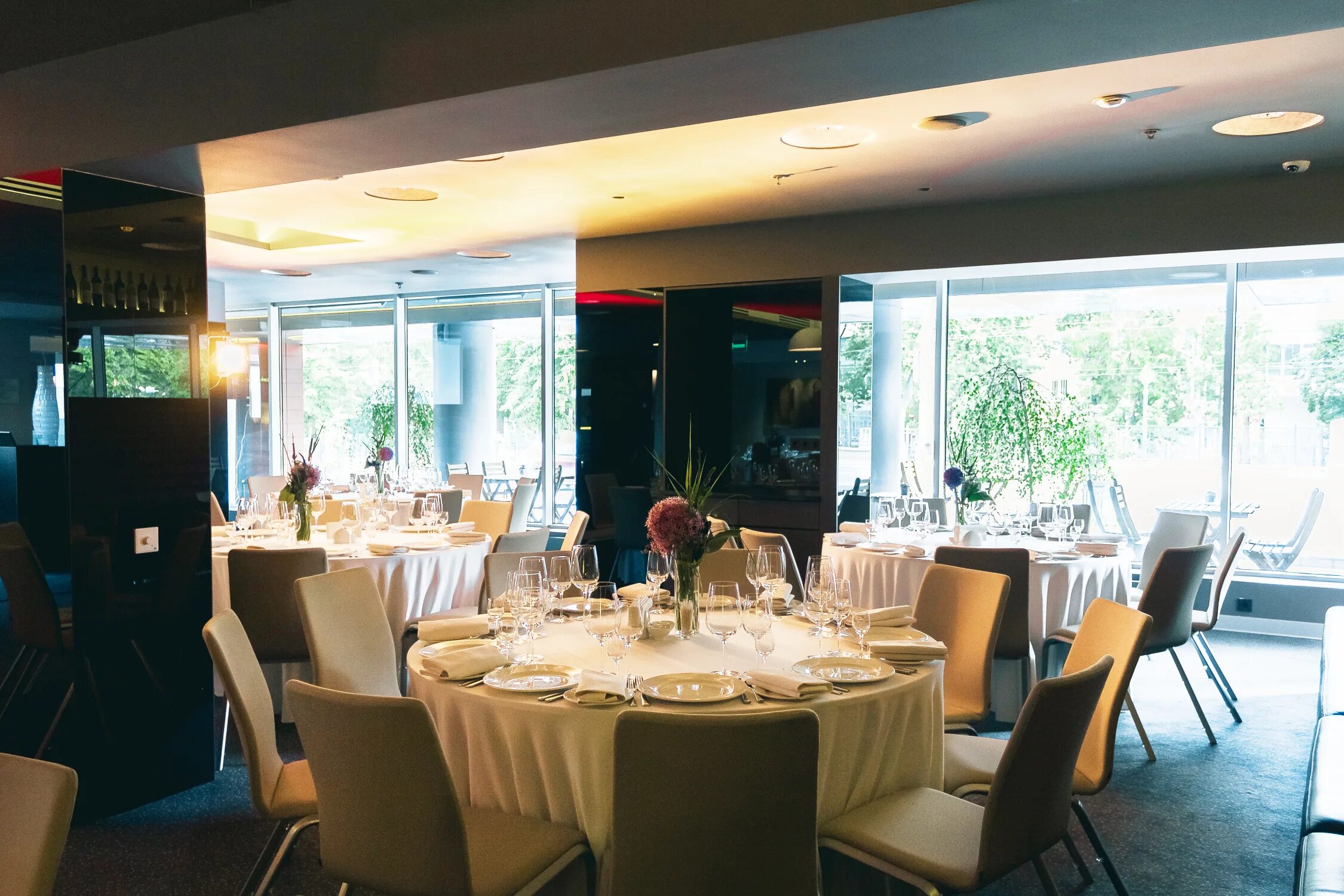 Екатеринбург four elements москва 2. Four elements ekaterinburg просп. Ленина 9а екатеринбург отель. Four elements ekaterinburg просп. Ресторан монк в екатеринбурге свадьба.