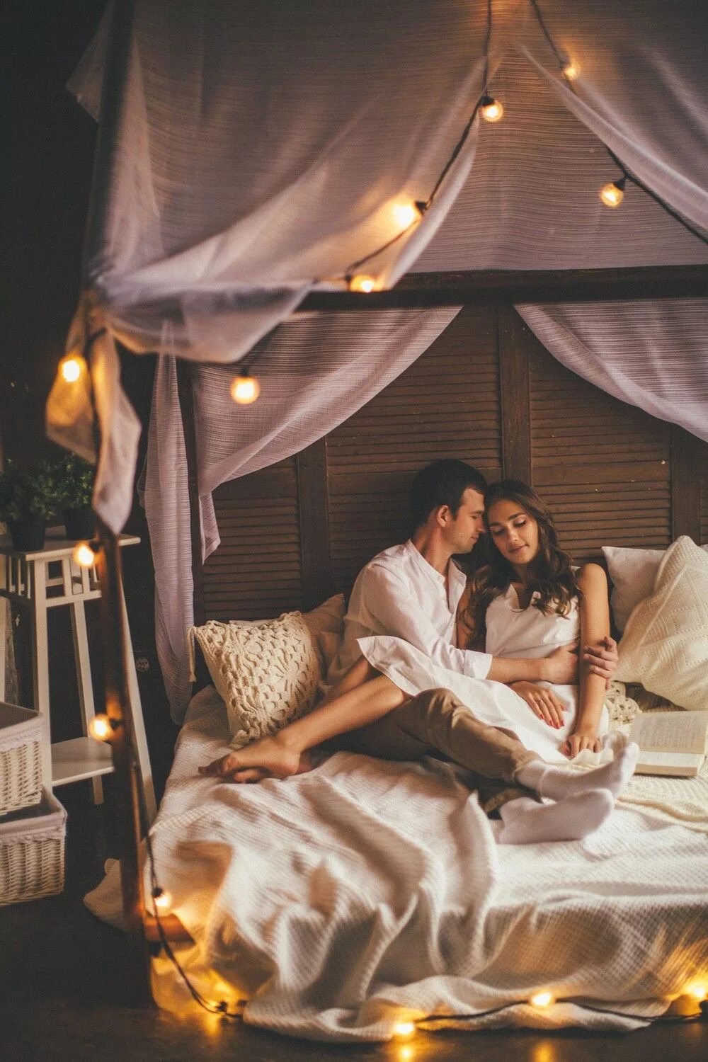 Номер мужа на ночь. Романтичная спальня. Романтичная кровать. Романтичная обстановка. Романтичная фотосессия.