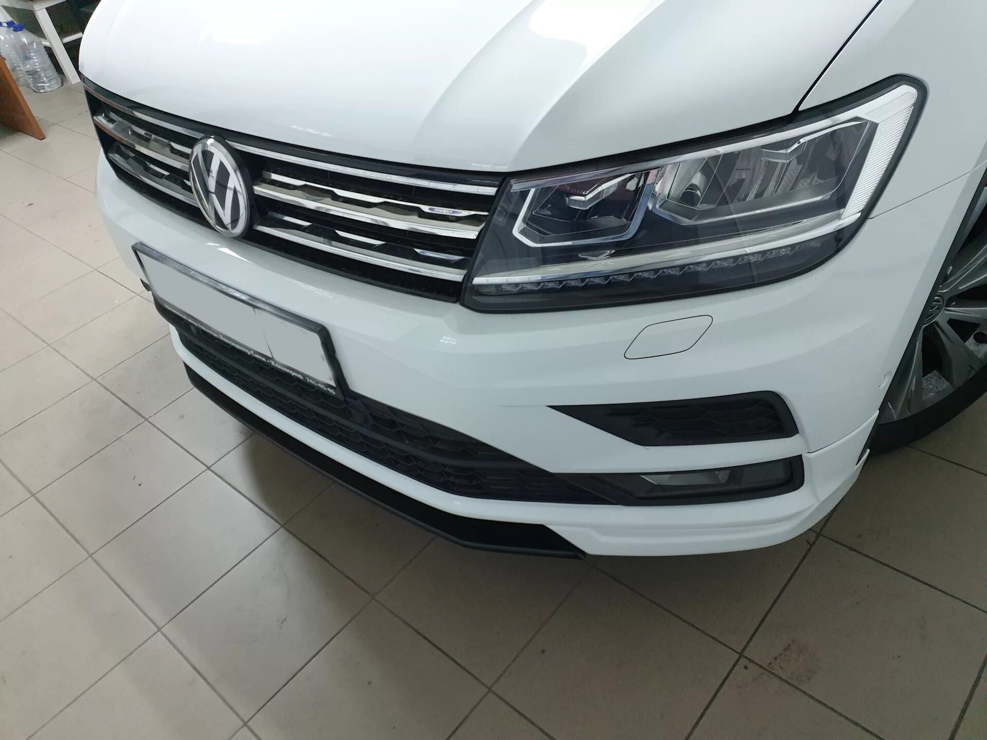 Tiguan 2g сплиттер. Бампер Volkswagen Tiguan 2. Накладка бампера переднего Volkswagen Tiguan 2. Передний бампер Тигуан 2. Бампер volkswagen tiguan