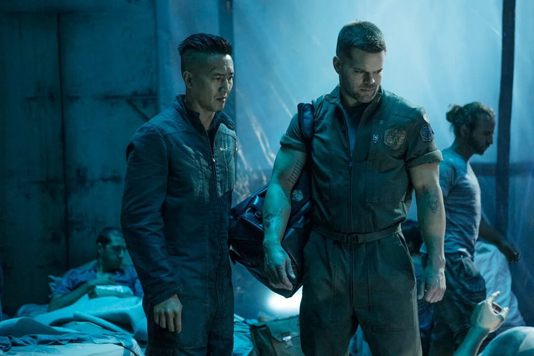 Пространство 2 3. Уэс чэтэм expanse. уэс чэтэм экспансия. пространство сериал 2 сезон. эймос экспансия.