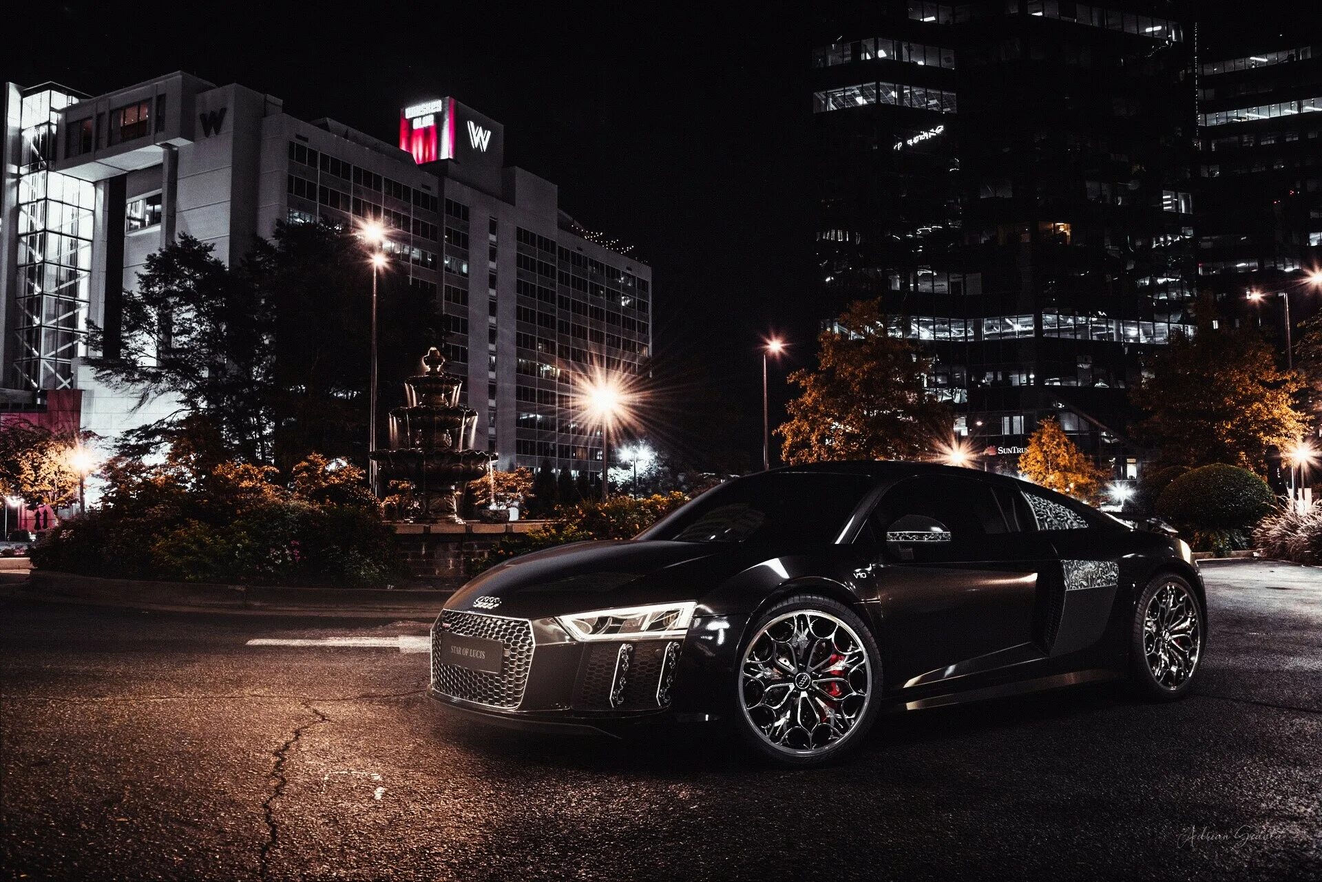 Красивая машина ночью. Ауди r8 ночная. Audi r8 Star of Lucis. Audi r8 Full Black. Audi a8 Night.