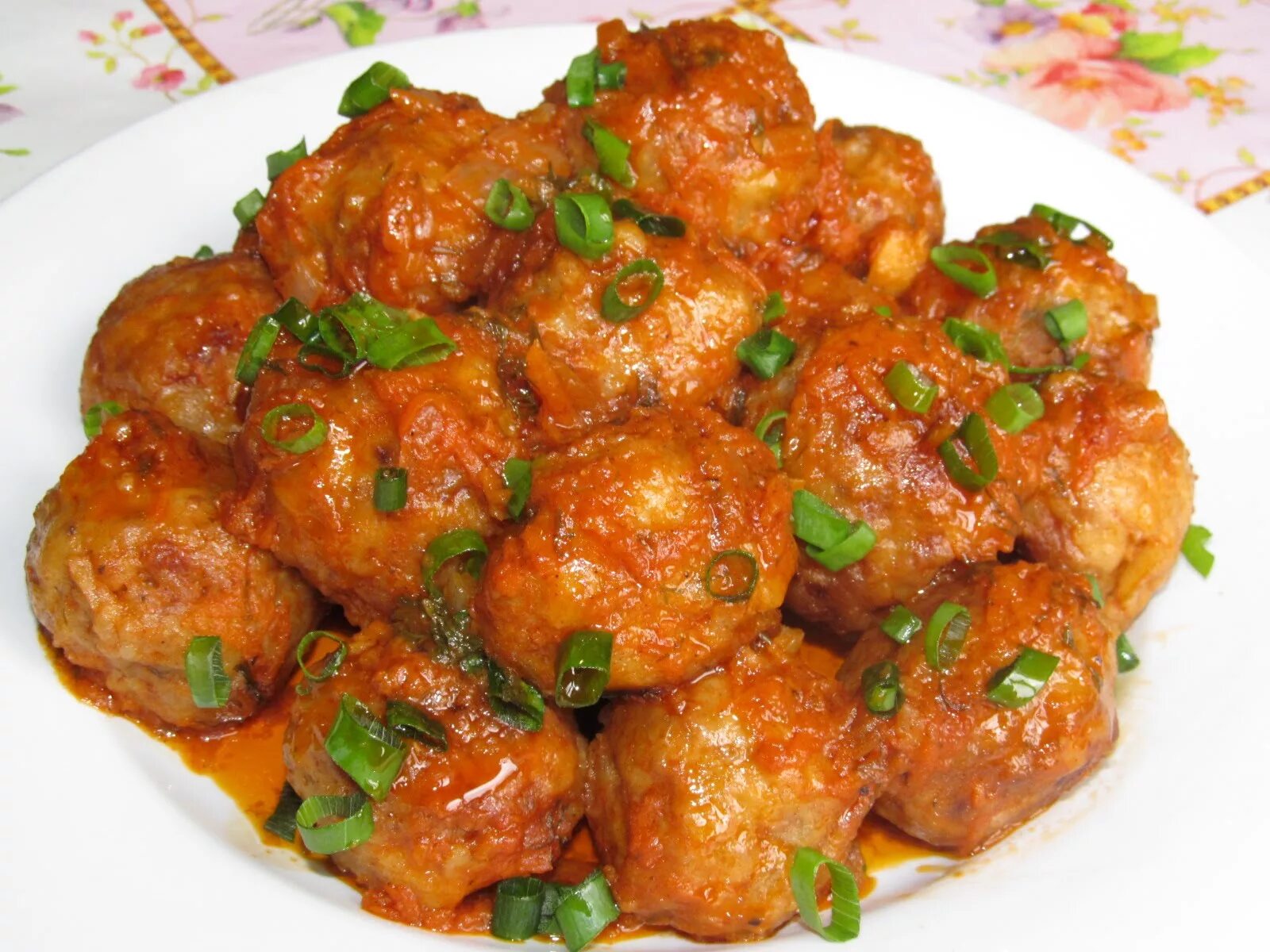 Мясные ежики в томатном соусе. Тефтели. тефтели из фарша. тефтели мясные. тефтели с рисом.