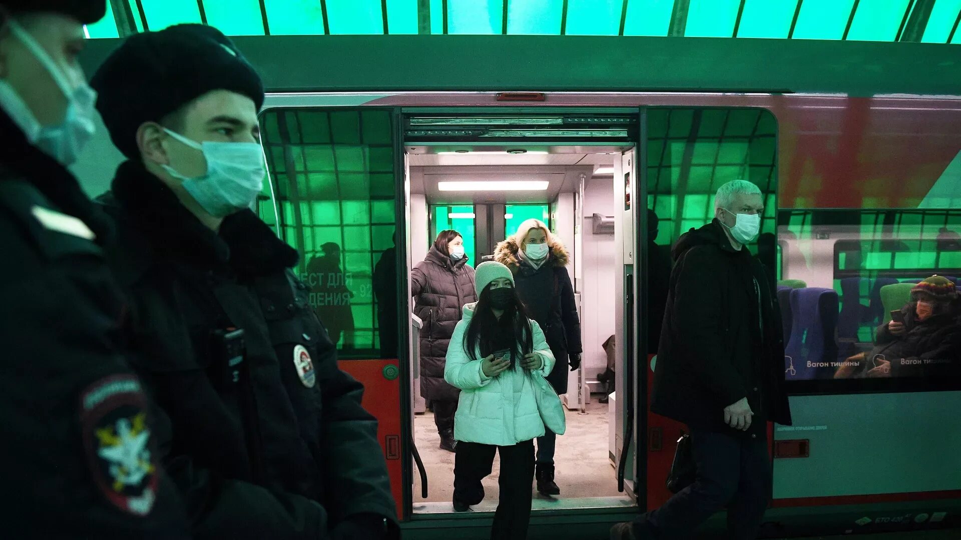 Москва 24 тест. Масочный режим москва 14 марта. Масочный режим в москве 2022. Масочный режим в метро москвы. Люди в масках в городе.