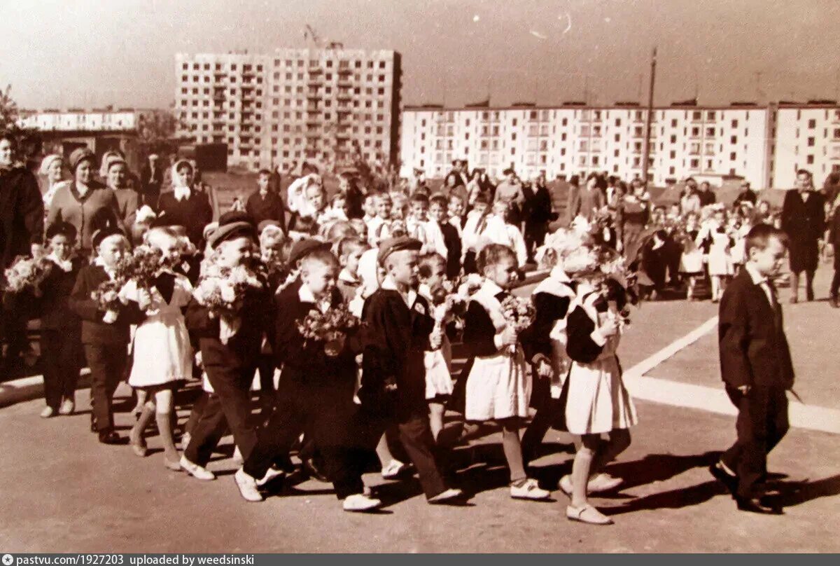 В каком году построили 1 школу. Школа 3 Балаково. Балаково школа 8. Балаково школа 1. Школа 22 Балаково.