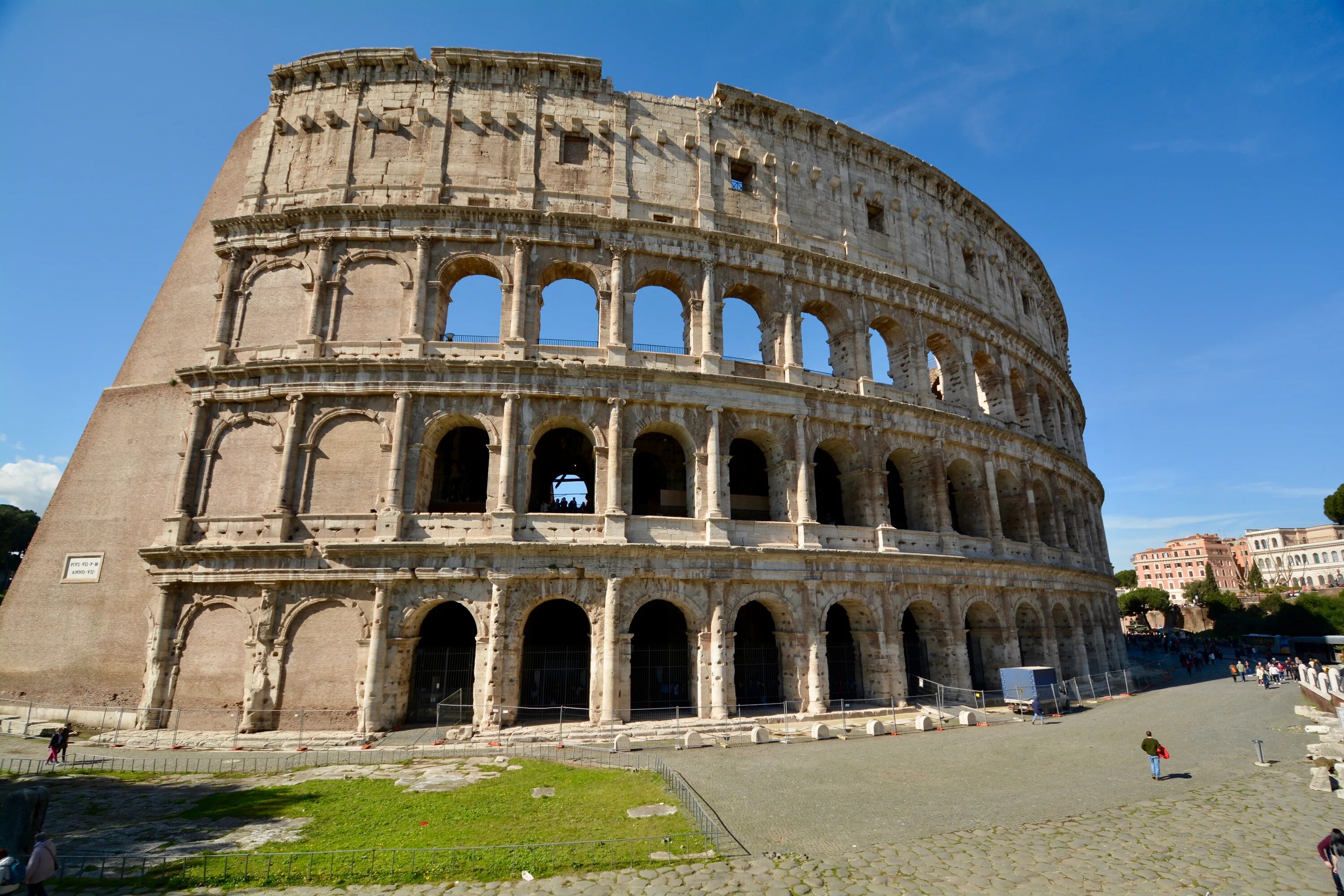 Coliseum спб. Рим Колизей Арена. Римские каникулы Колизей. Аристотель Колизей. Колизей Санкт-Петербург.