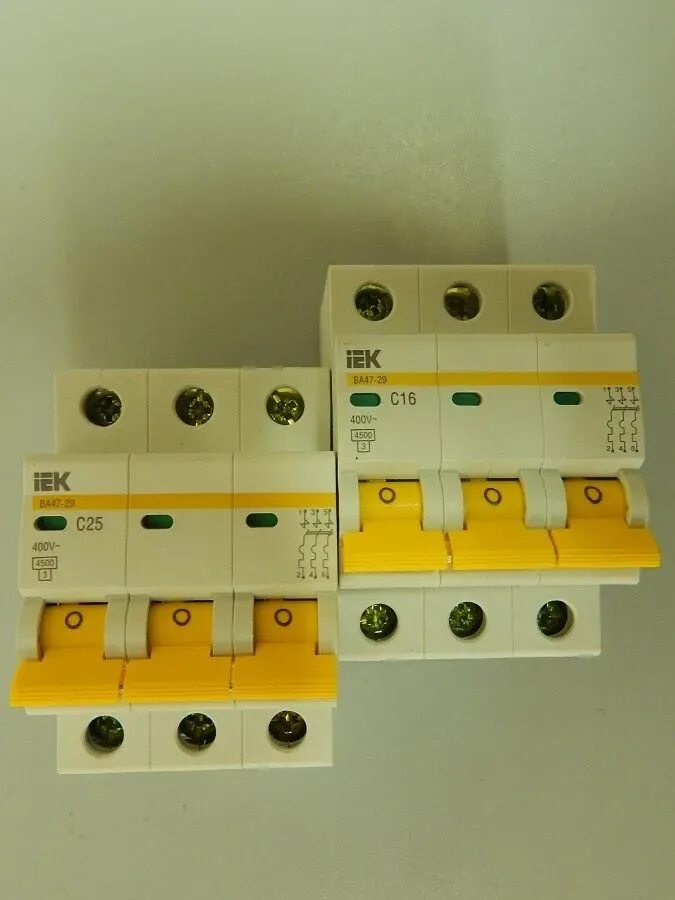 Ва 47 29 3. Автоматический выключатель ва47-29 3р 10а. Автомат КЭАЗ ва47-29-3. Выключатель IEK ва47-29 3р 20а 4,5ка. Ва ва47-29 3p 32а c.