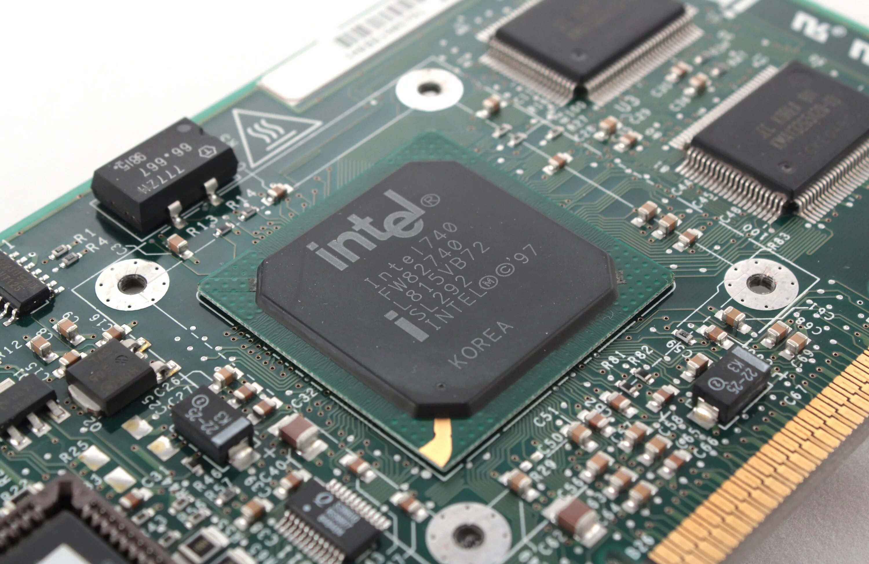 Intel i740 PCI. I740 видеочип. Чип i740 Intel. Графический процессор Intel 740.