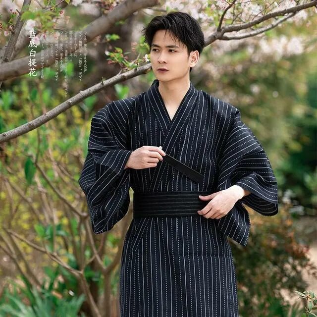 Юката япония мужское. Юката мужская. Тандзен кимоно. Мужское кимоно вайлдберис. Мужчина в кимоно.