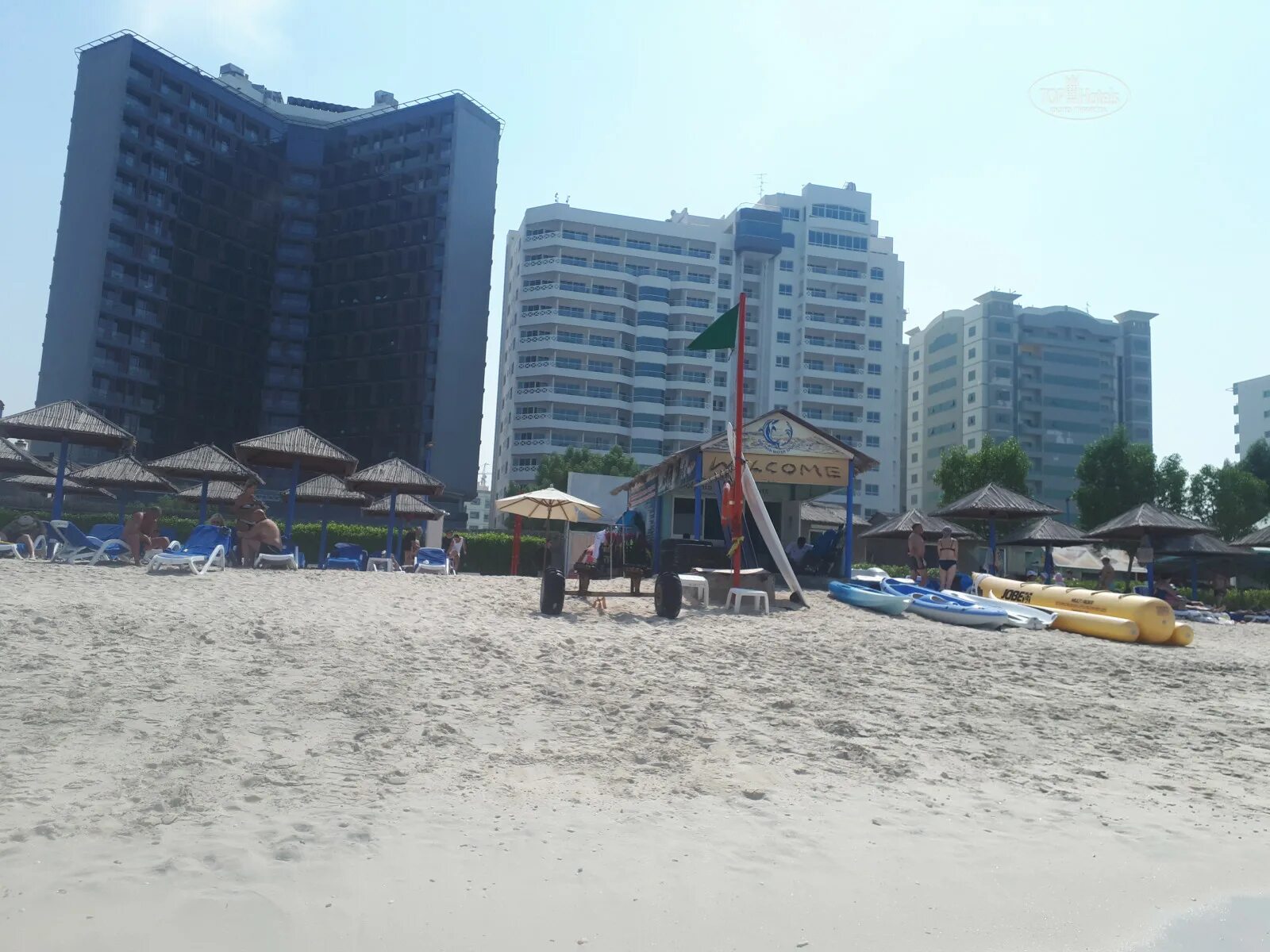 Ramada beach ajman 4. Аджман бич пляж. рамадан бич отель аджман 4. пляж аджмане блэк рамада. ramada hotel 4 аджман фото.