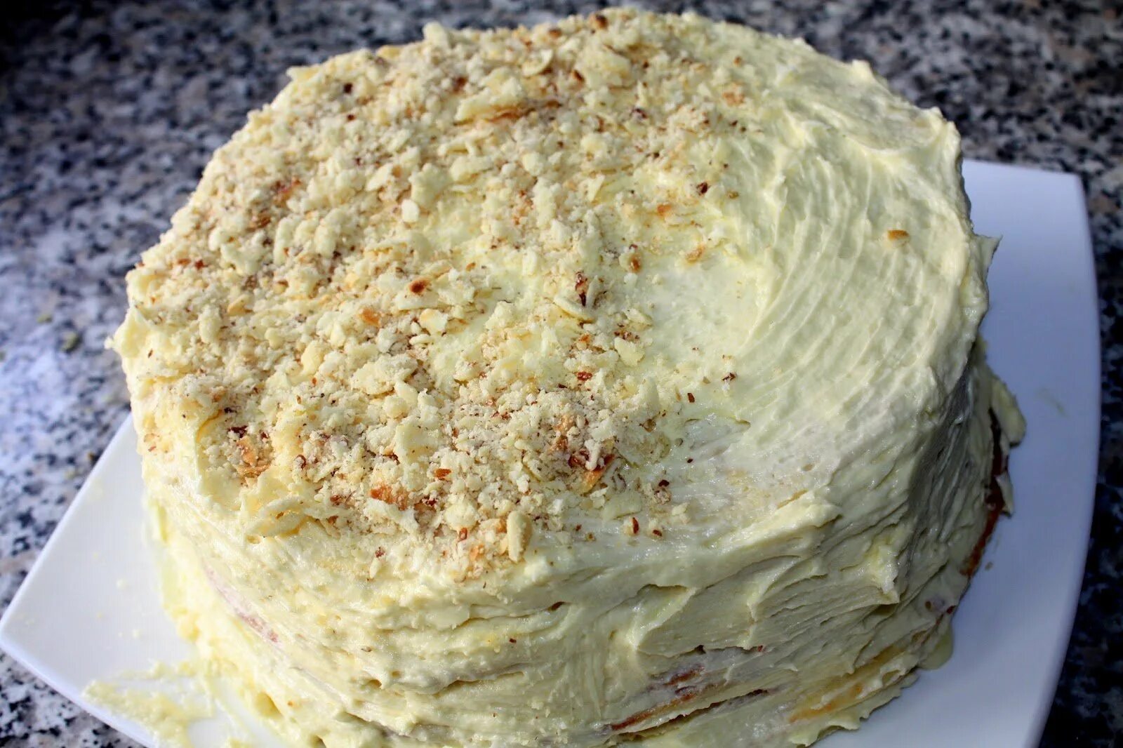 торт наполеон. домашний наполеон на сковороде. торт 1 простой. домашний наполеон на сковороде. торт наполеон в домашних на сковороде.