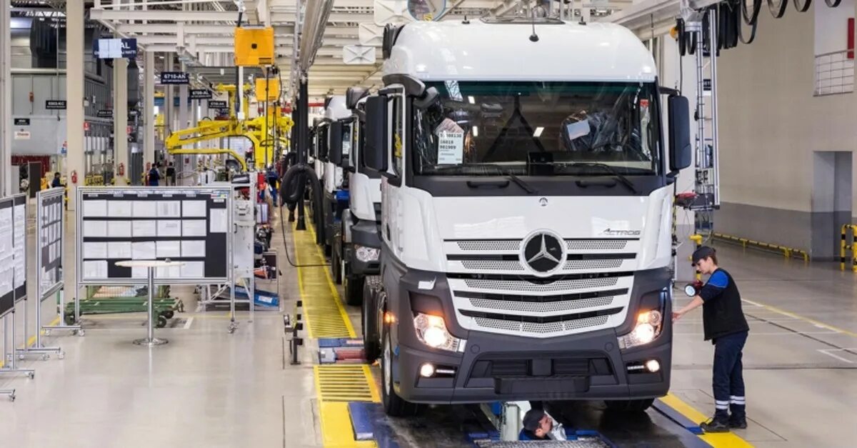 Тл бай. Аксарай Мерседес. Mercedes Benz Turkey. Mercedes Benz Trucks Factory. Завод Мерседес.