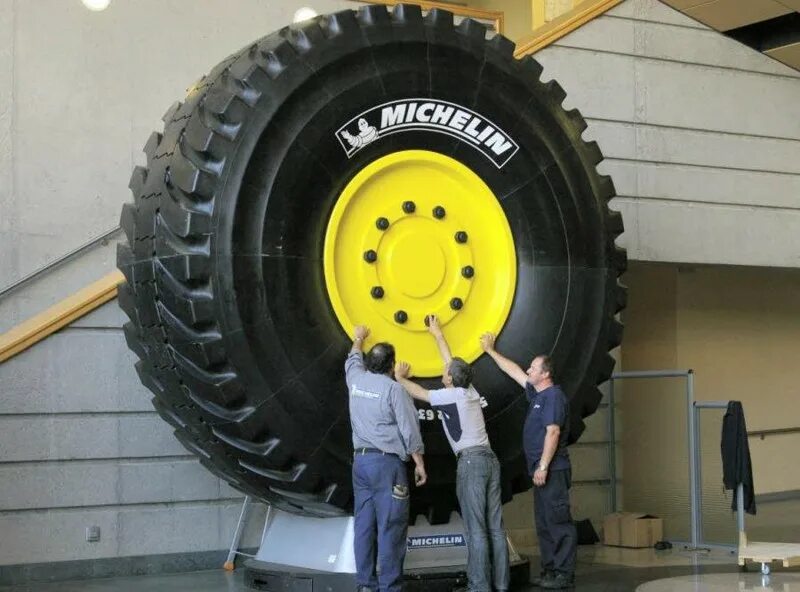 Самые дорогие шины. Шины БЕЛАЗ 59/80 r63. Michelin 59/80 r63. Шина Michelin 59/80r63 XDR. Michelin 59/80 r63 XDR.