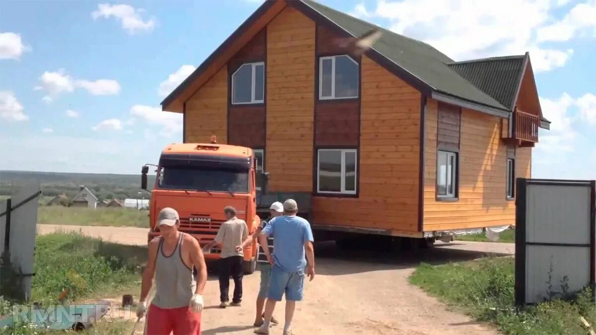 Можно перемещать в другие места. Перевозка домов. Перевоз домов целиком. Перевоз деревянных домов. Перевоз садовых домов.