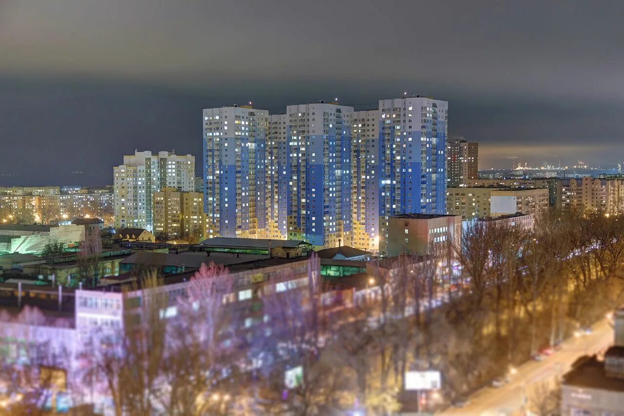 Лазурный пермь. Лазурный Саратов. Жилой комплекс Лазурный Саратов. Лазурный Саратов ночью. Лазурный Саратов фото.