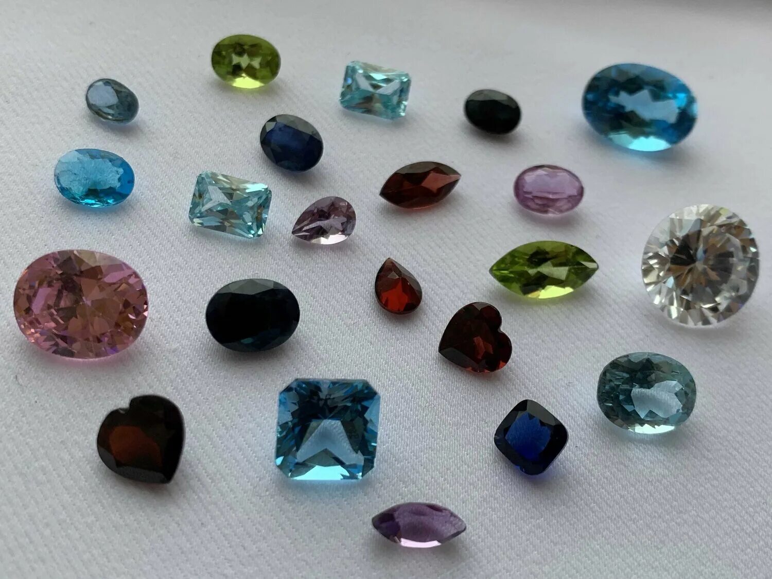 фианит полудрагоценный камень. фианит полудрагоценный камень. фианит полудрагоценный камень. искусственные драгоценные камни. фианит камень.