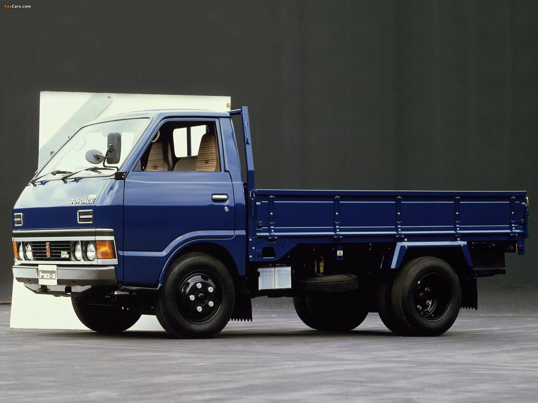 Тойота тойоайс грузовик. Toyota Dyna TOYOACE. Тойота Тойоайс 1982. Toyota TOYOACE 1985.