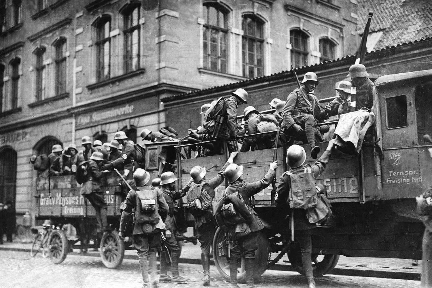 Что такое пивной путч. Пивной путч в мюнхене 1923. пивной путч в германии в 1923. 9 ноября 1923 года пивной путч. адольф гитлер пивной путч.