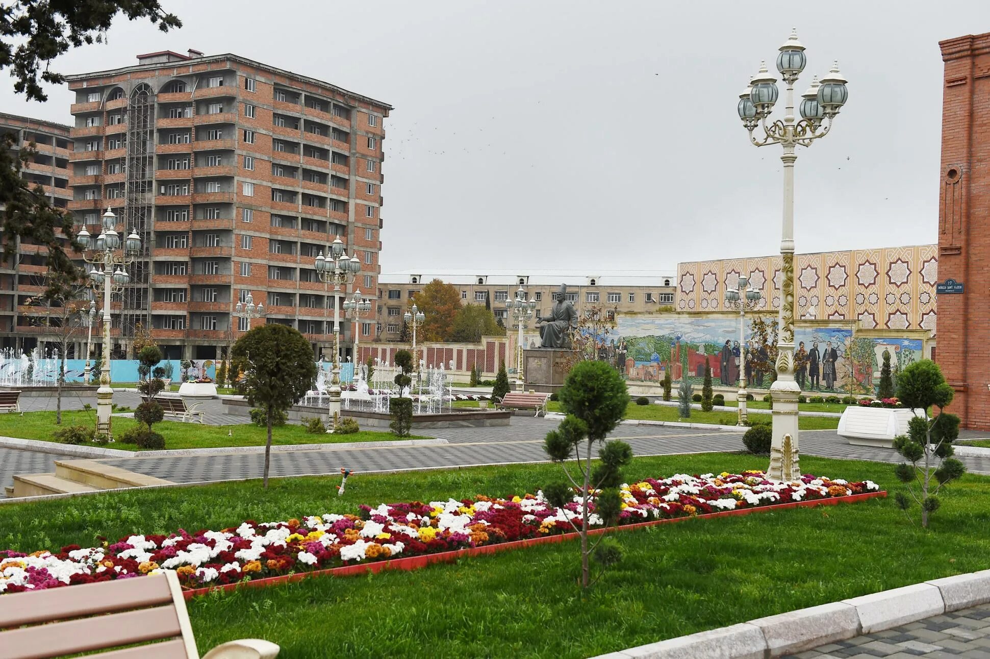 Город гянджа улица низами. Районы гянджи. Кукольный театр в гяндже. Архитектура гянджи. Гянджа город в азербайджане.