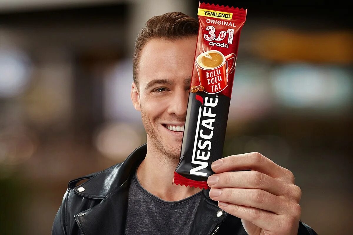 Реклама нескафе. Nescafe реклама. реклама кофе нескафе. реклама нескафе из кофе.