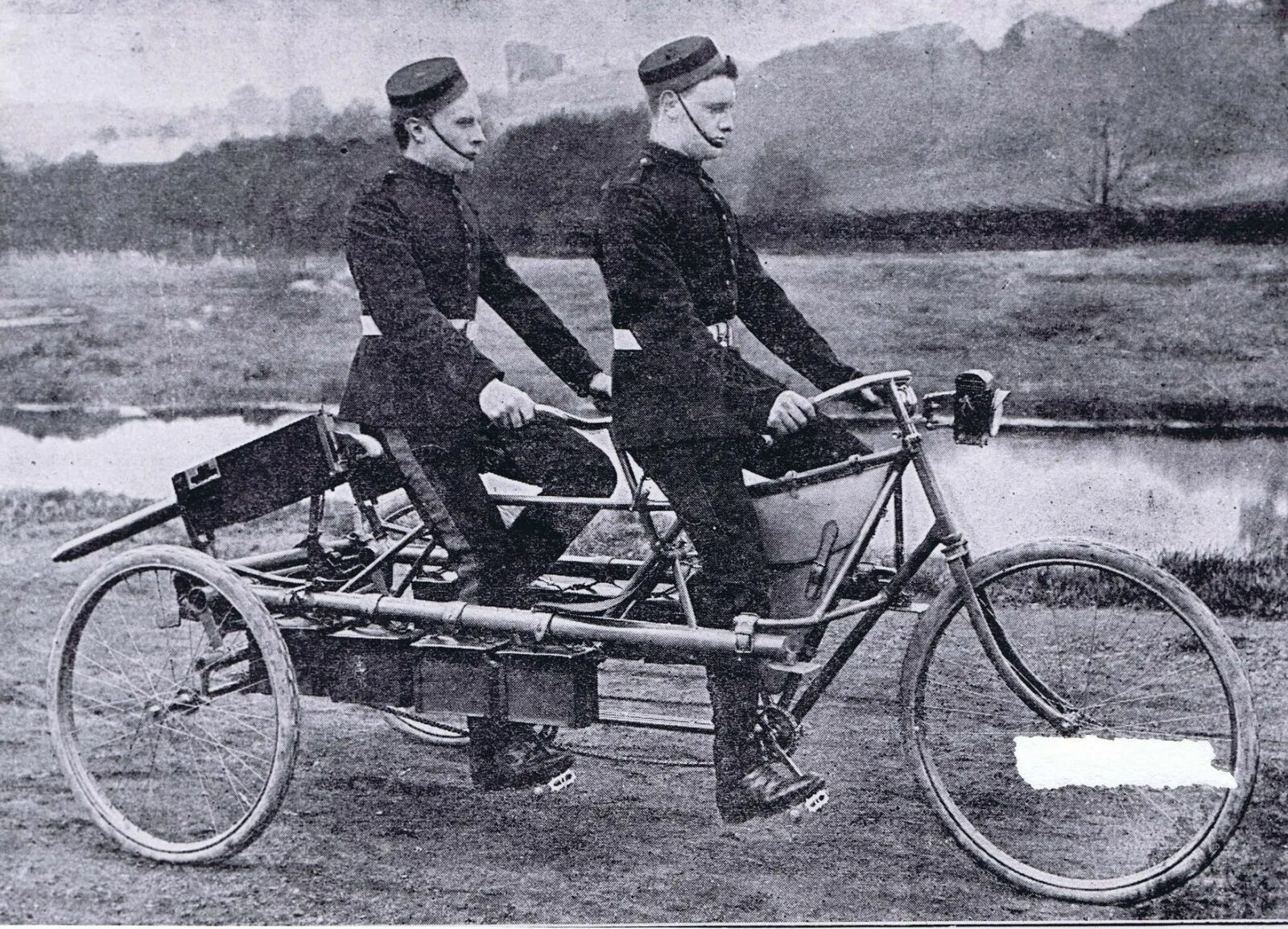 Изобретения во время войн. Военный велосипед 1905. Велосипеды первой мировой войны. Первый велосипед. Велосипед с пулеметом.