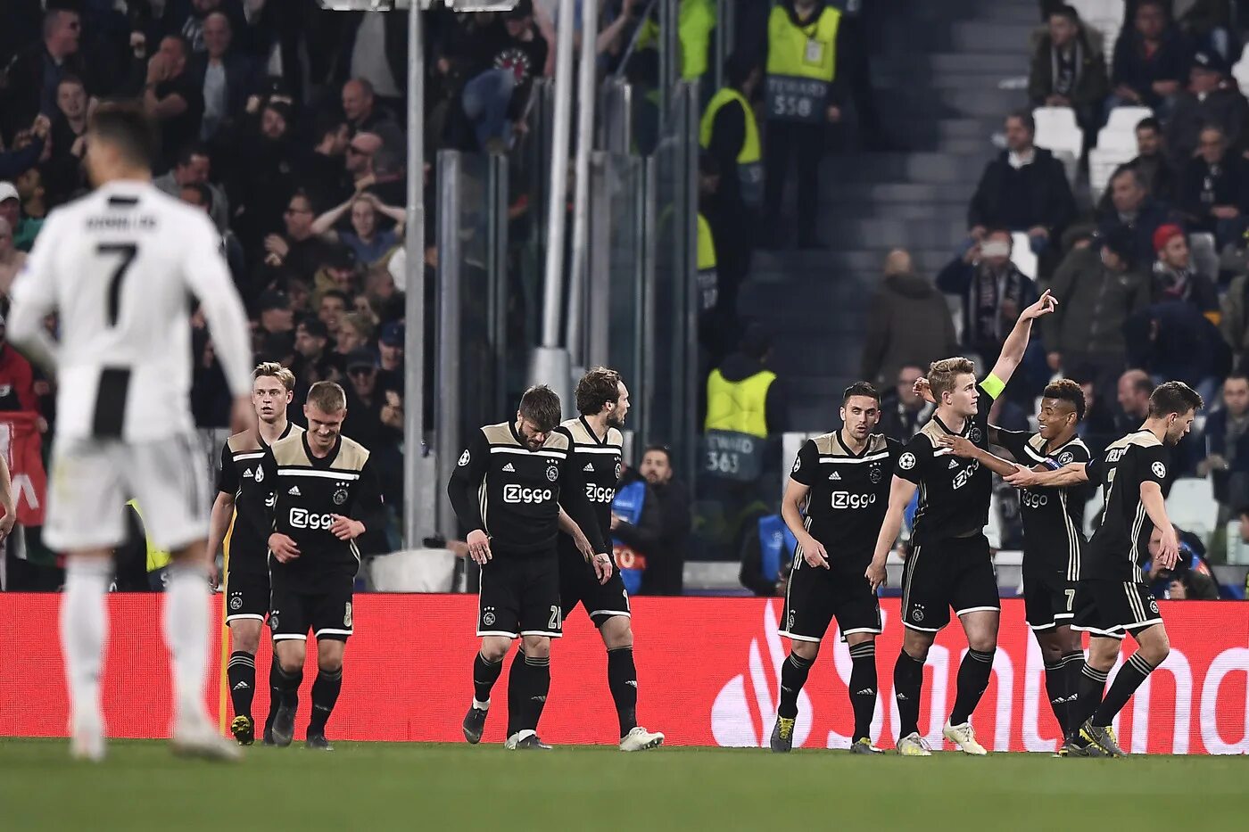 Аякс ювентус. Ювентус аякс 2019. ювентус 2018. juventus 2018 2019. ювентус 15/16.