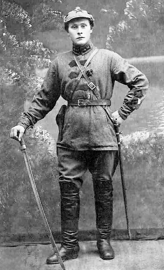 форма солдат ркка 1918. военная форма ркка 1918 1935. красные казахи 1918 гражданская война. форма ркка 1919-1922. мокиевская зубок командир бронепоезда.