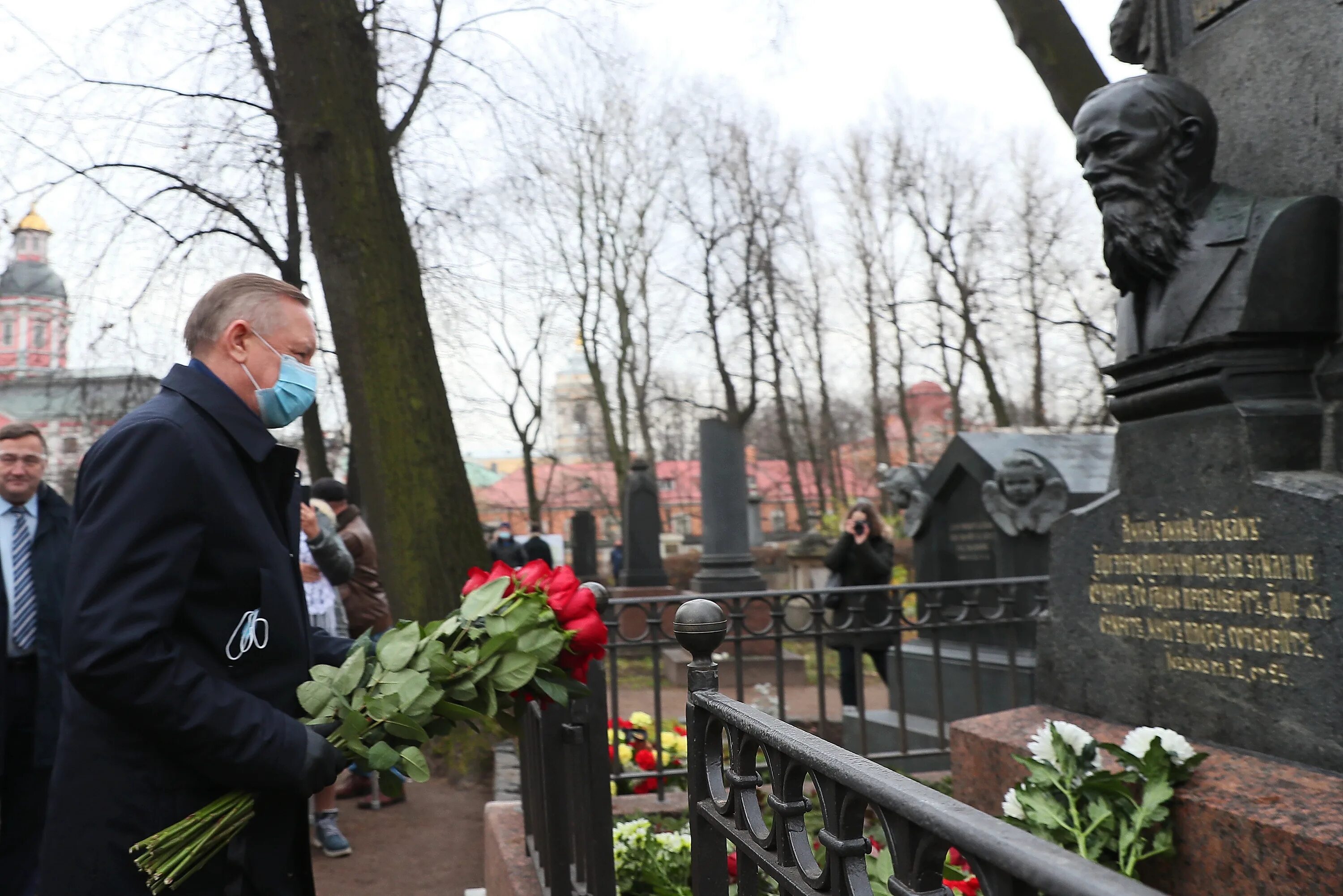 Памятник ф м Достоевскому в Санкт-Петербурге в некрополе. Могила Достоевского в Петербурге. Похороны Достоевского Федора Михайловича. Прощание федора