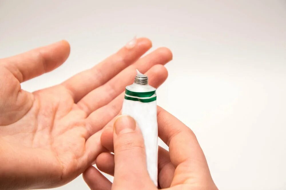 Какую мазь использовать при открытой ране. Ointment. мазь от порезов. мази картинки для презентации.