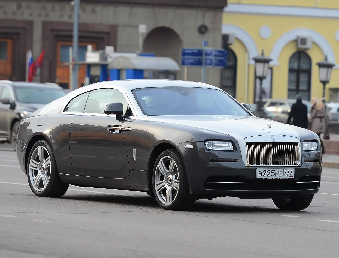 Роллс ройс россия. Rolls Royce Wraith 777 777. Rolls Royce 777. Роллс Ройс врайт. Rolls Royce Wraith Москва.