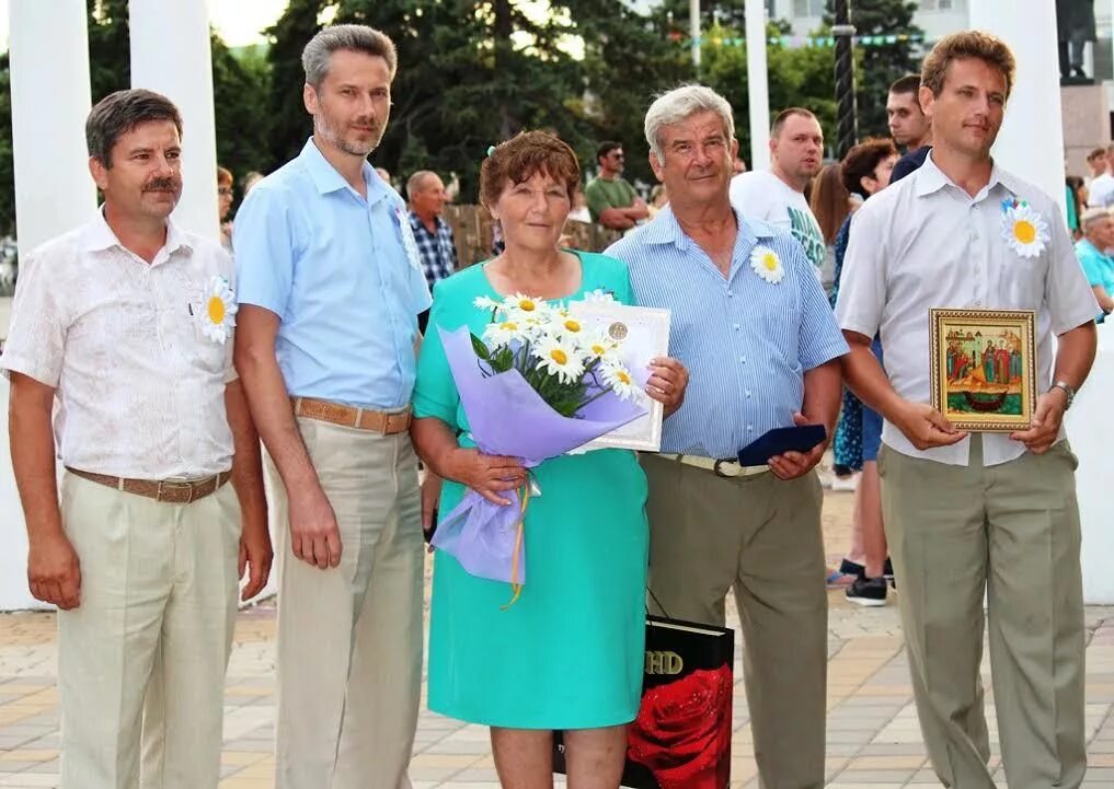 Погода в каневской по часам. Каневские зори день семьи. Погода Каневская. Родина Каневской район. Погода в Каневской.