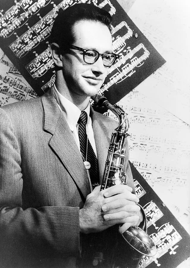 Paul desmond. Пол Дезмонд саксофонист. Paul Desmond foto. Дэйв Брубек американский композитор.
