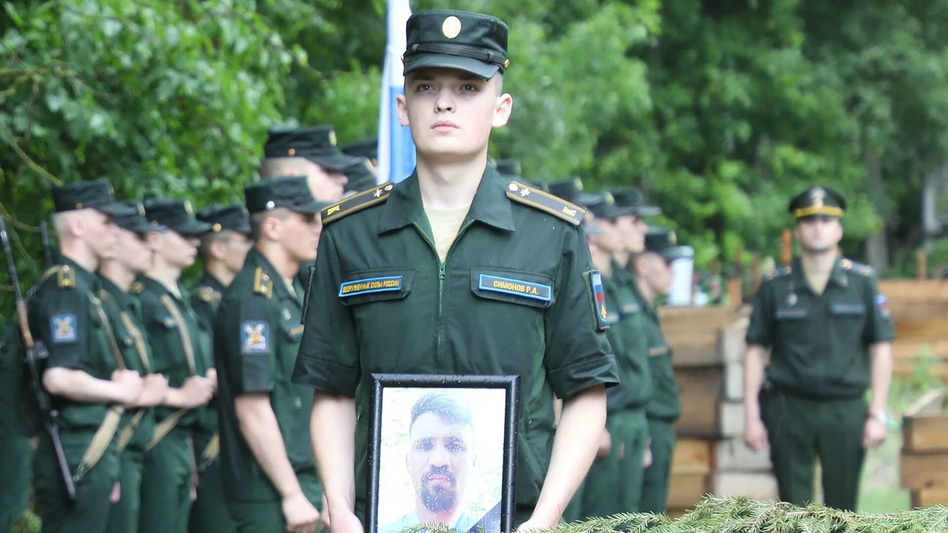 Прощание соколова с семьей. Похороны военнослужащего. Похороны на Серафимовском кладбище 3 июля.