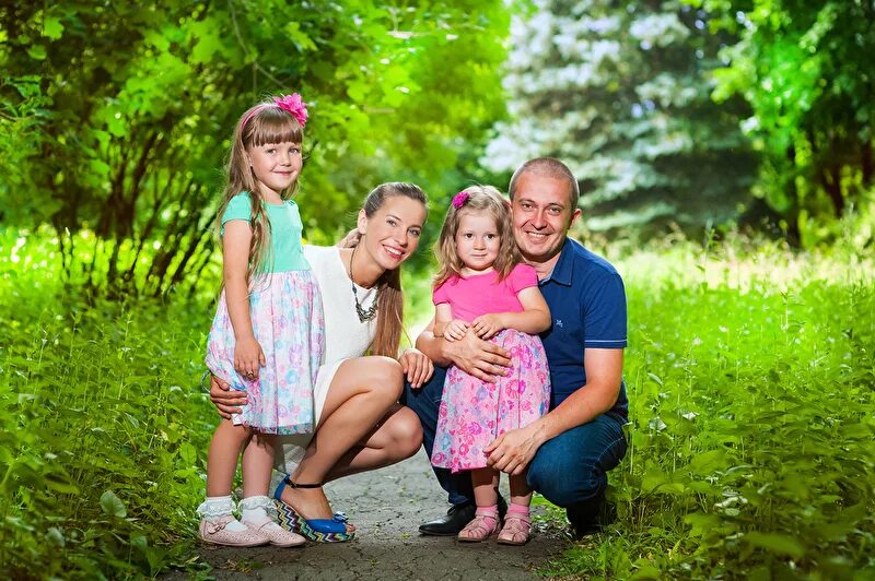 Имел двух дочерей. Семейная фотосессия 2 Дочки. Семья две девочки. Семья с двумя дочками. Отец с двумя дочками.