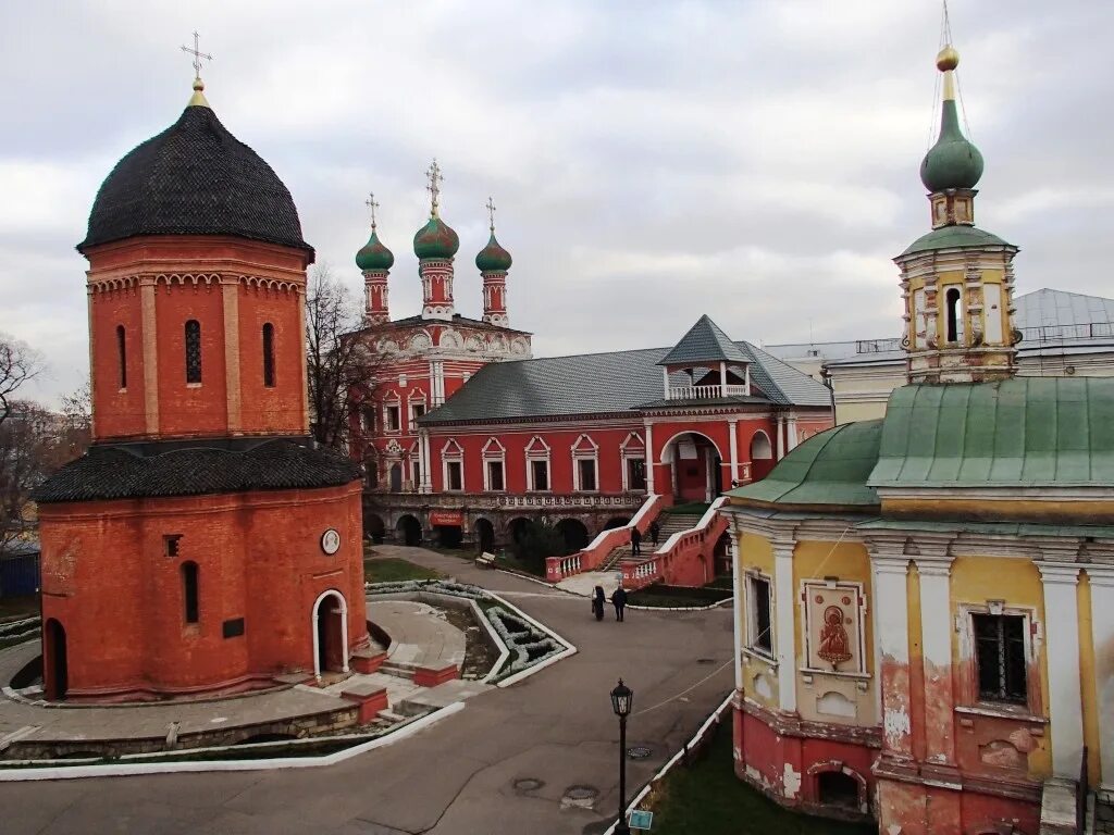 Петровский монастырь в Москве. Высоко-Петровский монастырь Москва.