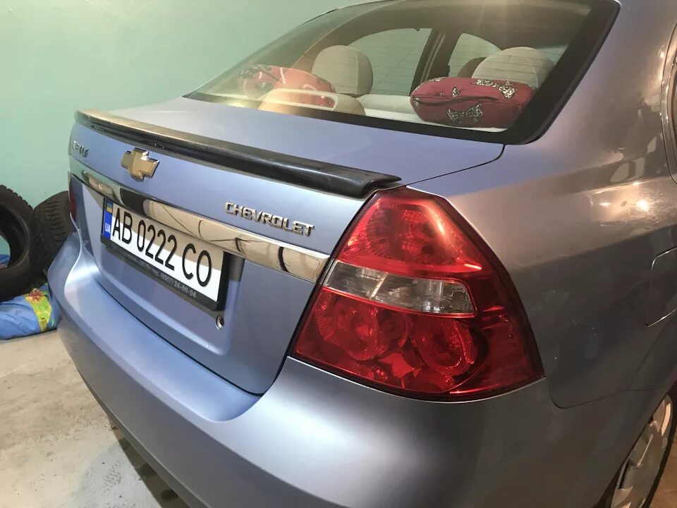 Лип спойлер багажника. Лип спойлер Авео т300. Спойлер на Шевроле Авео т250. Chevrolet Aveo t250 седан спойлер EVO. Лип спойлер на багажник Chevrolet Aveo t250 sedan.