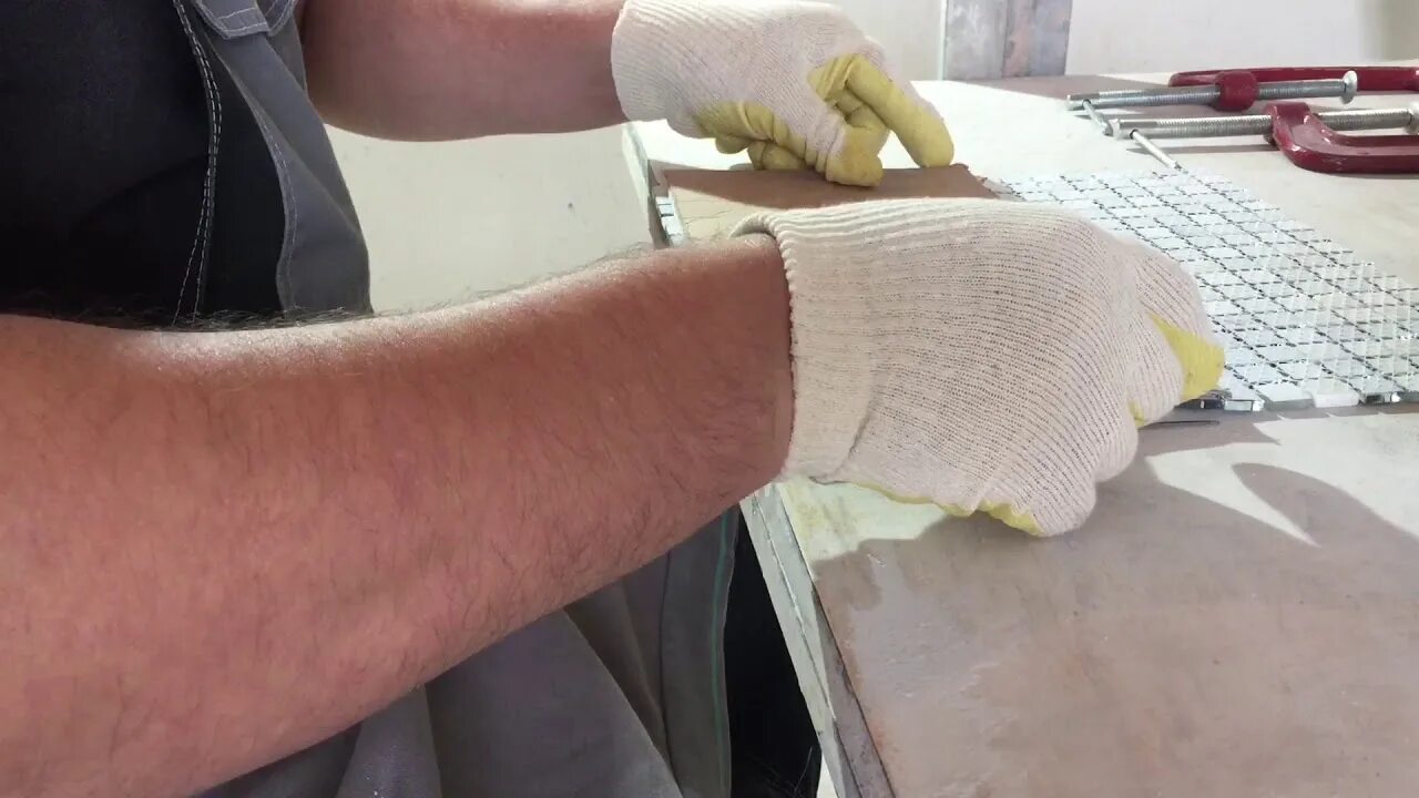 Заусовка плитки под 45. Заусовка плитки под 45 инструмент. Заусовка плитки под 45. Алмазный диск dlt 125. Плиткорез для заусовки плитки под 45.