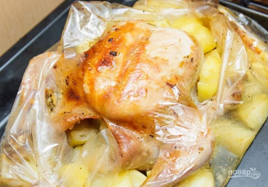 Замариновать курицу на ночь для запекания. Курица с картошкой в духовке в рукаве. Запечь курицу в рукаве. Курица с картошкой в рукаве для запекания.