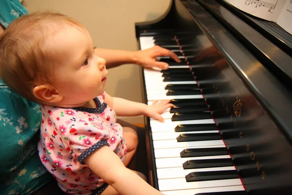 Девочка вундеркинд пианино учил отец. Рысин-мацуев виктор александрович. Итан музыкант. Дж дж галлахер одаренные дети. Отец пианистки вундеркинда.