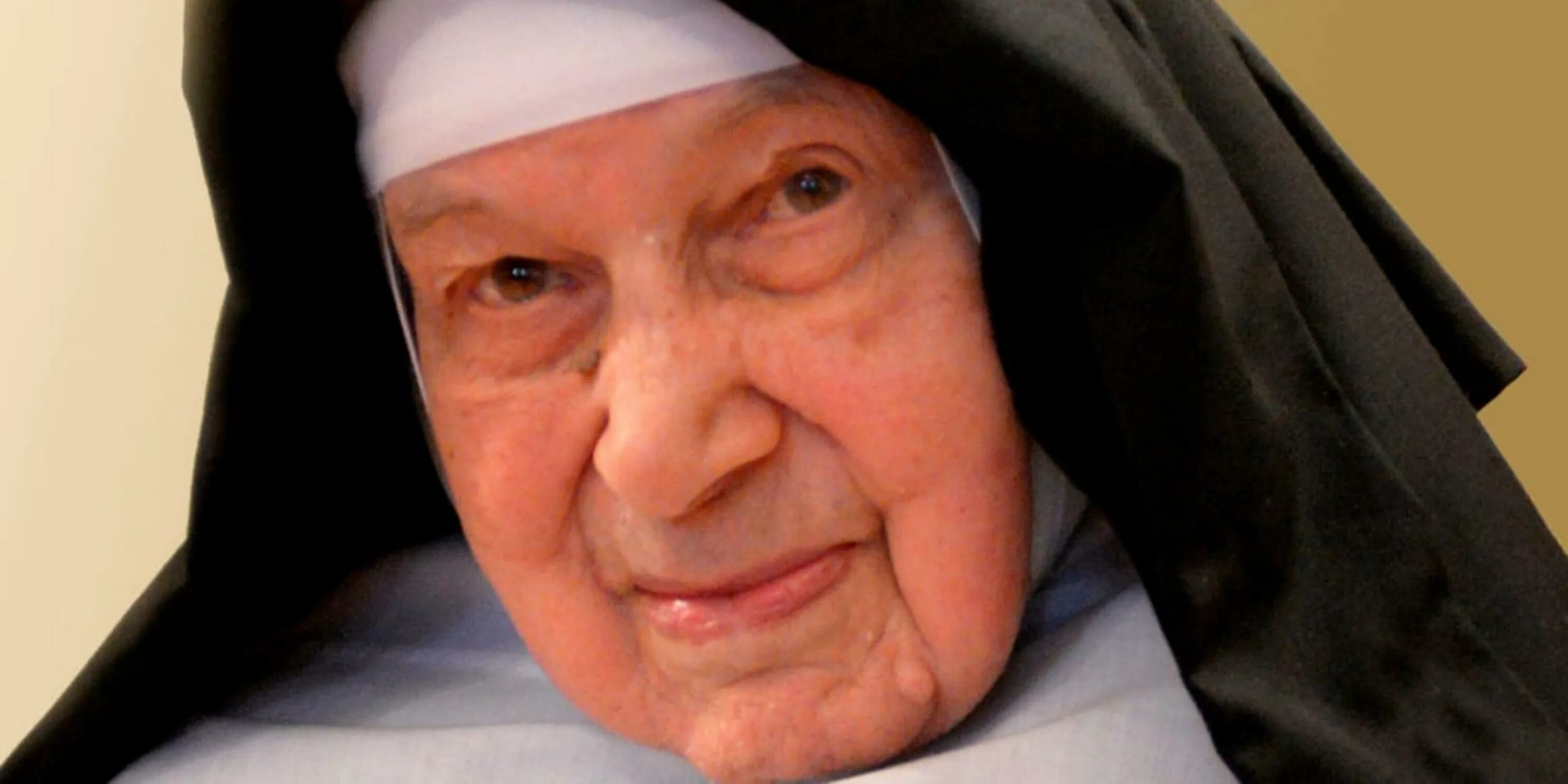 Монахиня девственница. Cecilia maria монахиня. цецилия рошак. монахиня бенедиктинка. католическая монахиня анастасия.