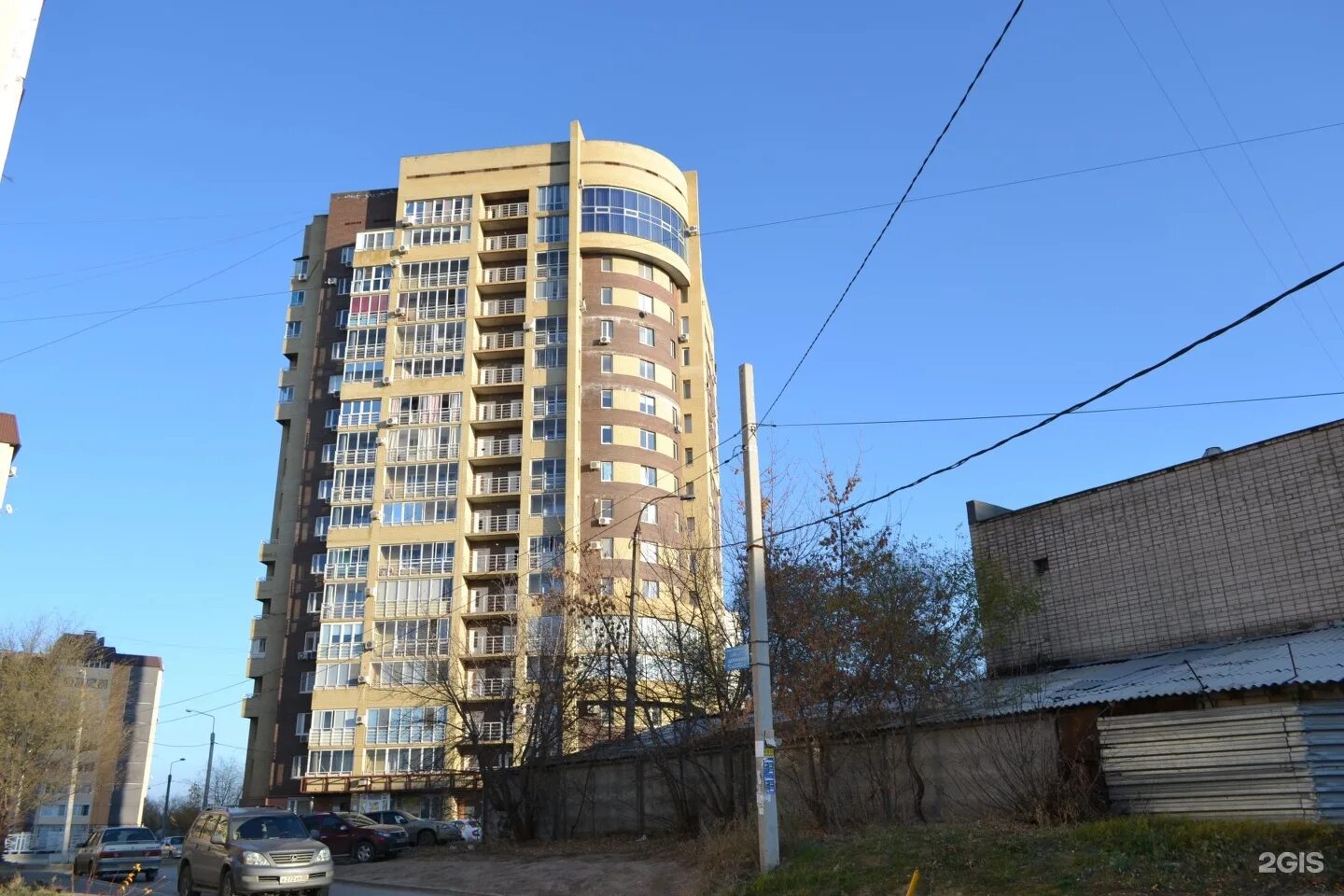 Железнодорожная 21 северодвинск. Железнодорожная 42 псков. Астраханская,двухэтажки. Бульвар кузнецова сергиев посад. Шекснинская улица волгоград.