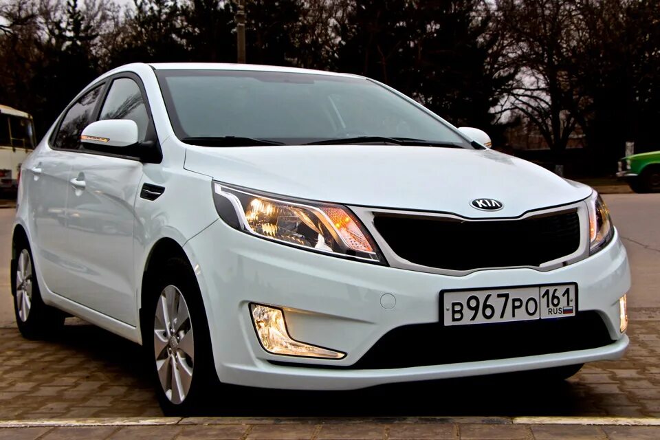 2kk io. Kia Rio 2014 White. Kia Rio 2014 белая. Киа Рио седан 2014. Kia Rio, 2014 г.в.