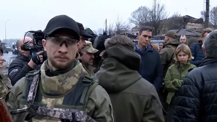Украинский солдат и корабль. Данилов Украина секретарь СНБО.
