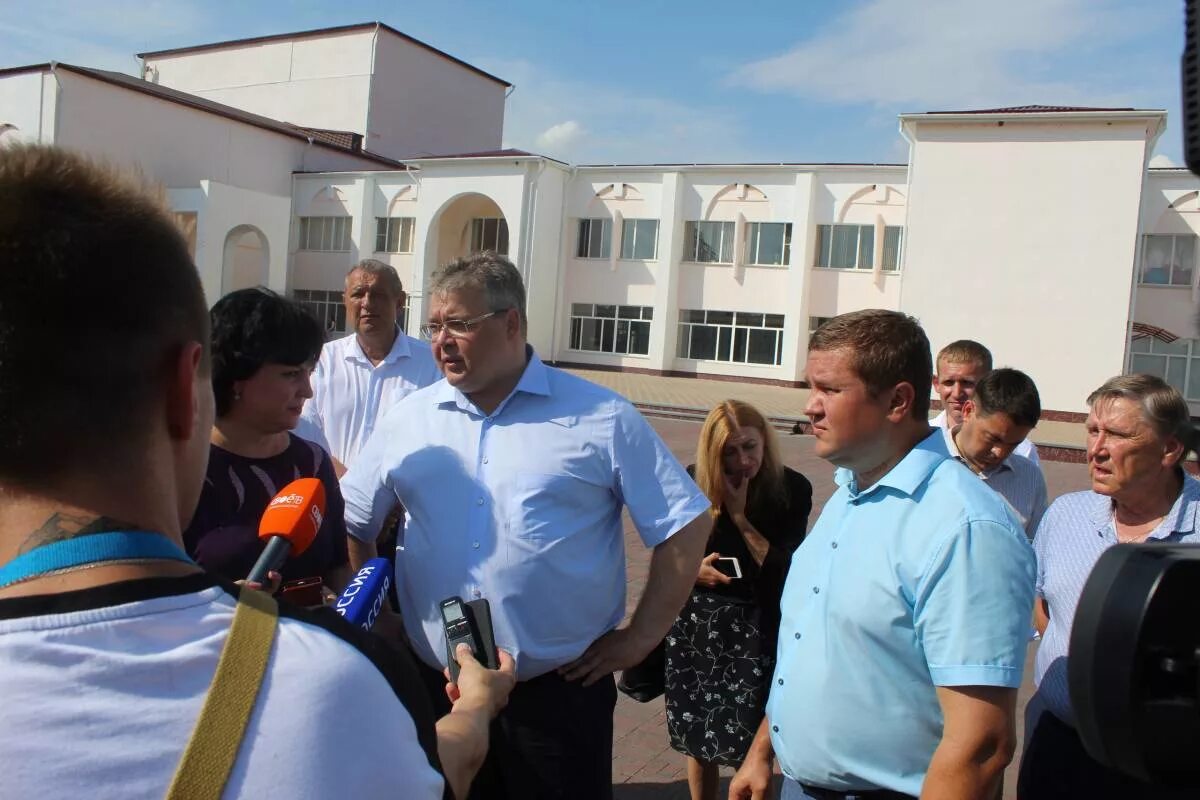 Погода в штурме ставропольского края красногвардейского района. Красногвардейский район Ставропольский край Сорокин. Администрация села Красногвардейского Ставропольского края. Ставропольский край Красногвардейский район село. Больница село Красногвардейское Ставропольский край.