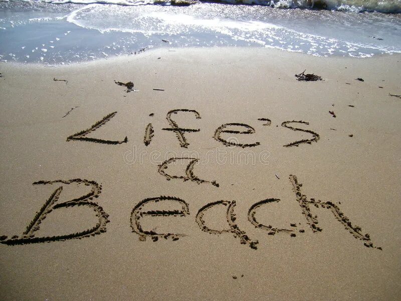 Обои надпись на песке Life. Life's a Beach. Life is a Beach. Life is a Beach cap.