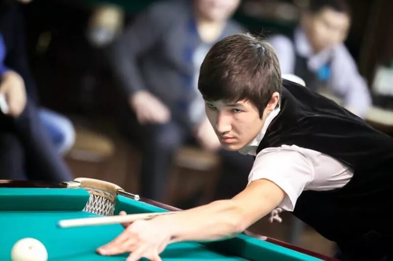 бильярд киргизия чемпионат. бильярд киргизия. чолпон ата бильярд. бильярдист кайрат. бильярд бишкек кыргызстан.