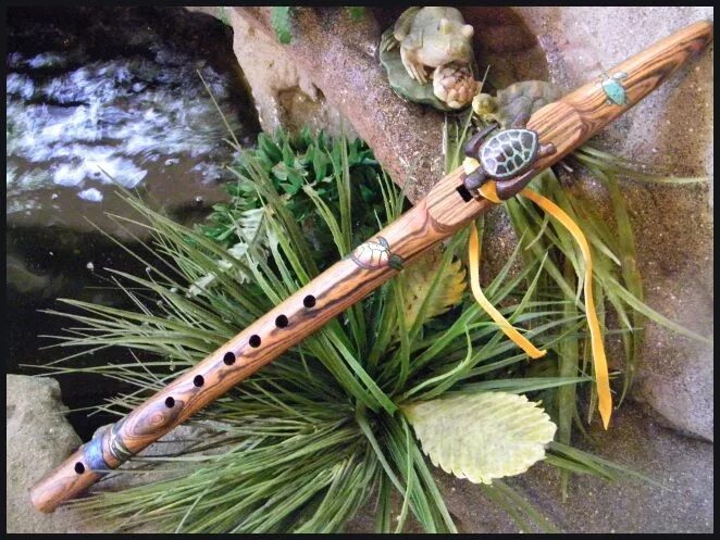 Индейский народный инструмент духовой. Индейская флейта. Индейские музыкальные инструменты. Музыкальные инструменты индейцев.