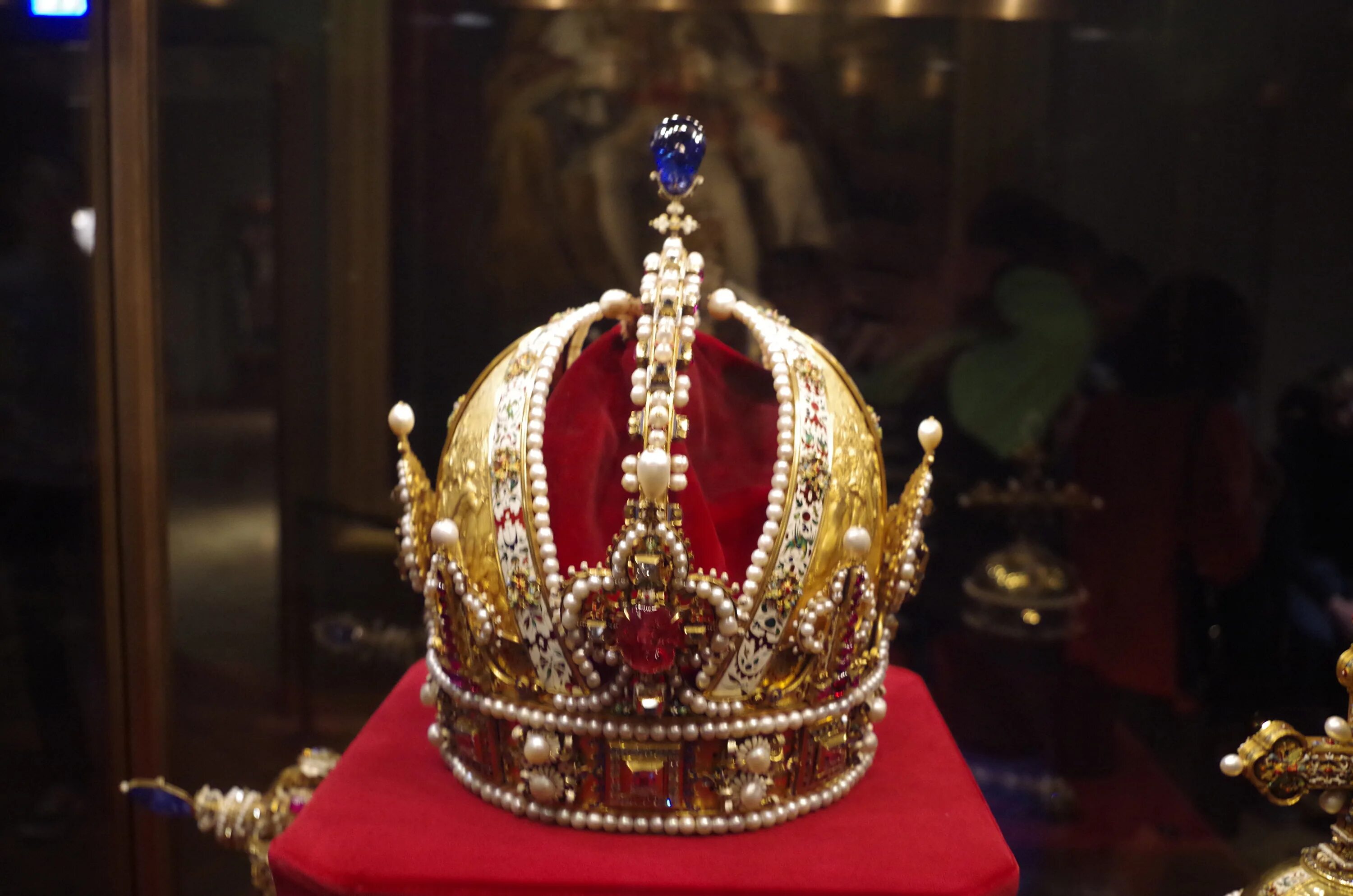 Корона британской империи. Конституционная монархия корона. The crown jewels queen. Лондонский тауэр драгоценности короны. See the crown jewels.