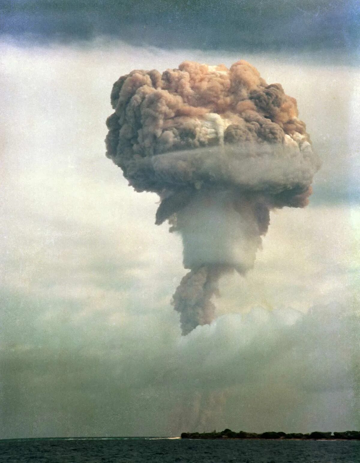 РДС 37 водородная бомба. Воздушный взрыв. Ядерный взрыв. Высотный взрыв ядерного оружия.