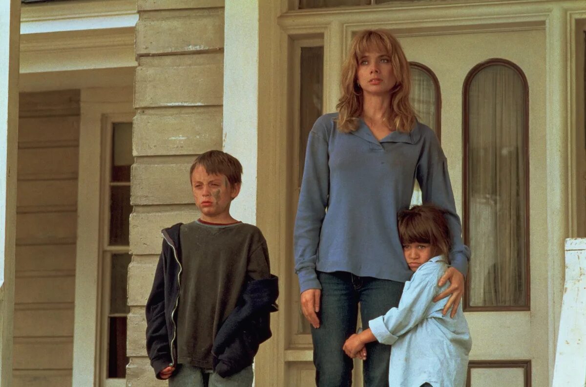 некуда бежать фильм. ван дамм в фильме некуда бежать. жан-клод ван дамм некуда бежать 1993. некуда бежать 1993. розанна аркетт 1993.