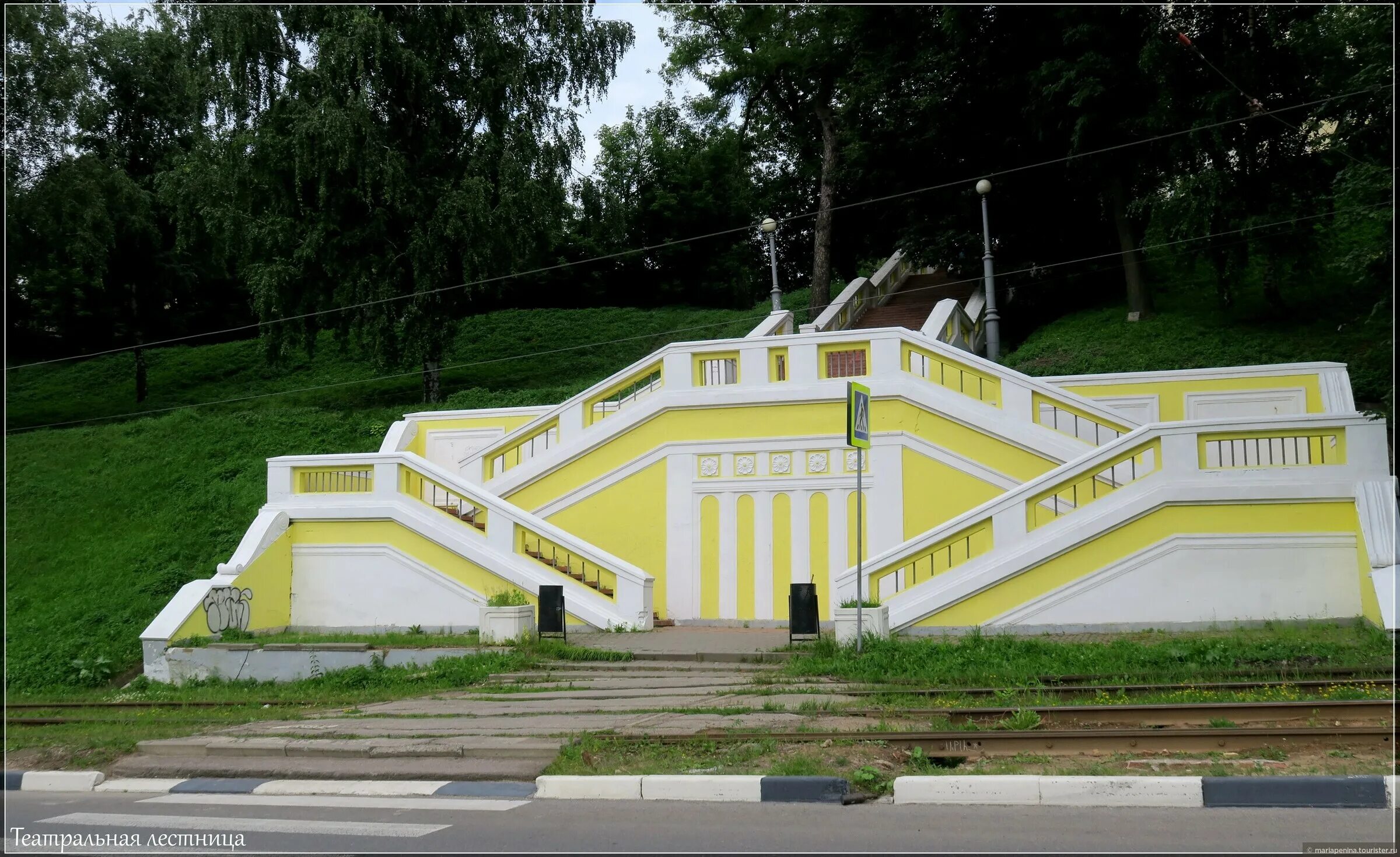 Сколько ступеней в нижнем новгороде. Лестница Чкалову в Нижнем Новгороде. Двойник Чкаловской лестницы Нижний. Чкаловская лестница Нижний Новгород. Театральная лестница в Нижнем Новгороде.